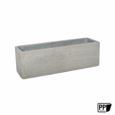 Langer Blumenkasten aus einem Mischmaterial hergestellt in zementgrau