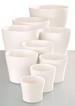 Schlichte Blumentöpfe in Weiß